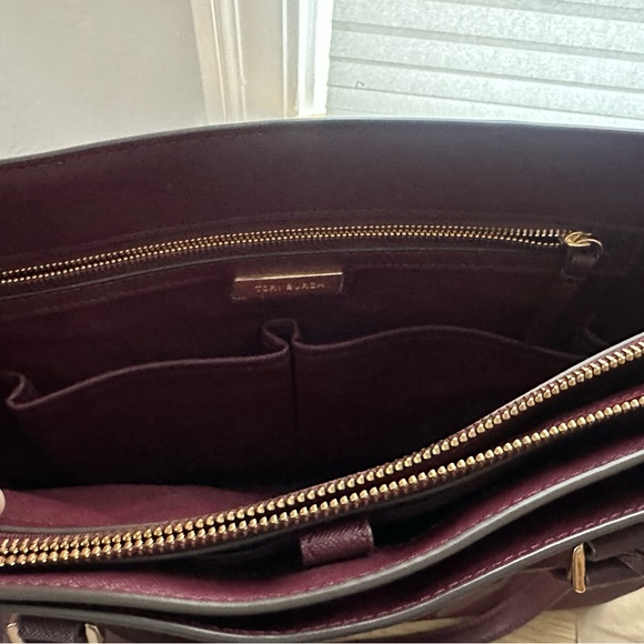 Tory Burch Robinson Saffiano Burgundy large tote - Picture 4 of 14